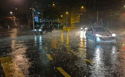 Летняя аномалия: На улицы немецкого города вывели снегоуборочную технику
