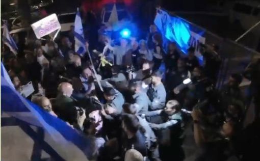 В мошаве Мазор началось столкновение между полицией и жителями