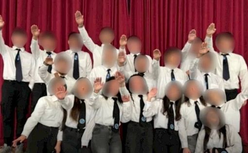 Скандал на Кипре: дети позировали для фото с нацистским жестом прямо в школе