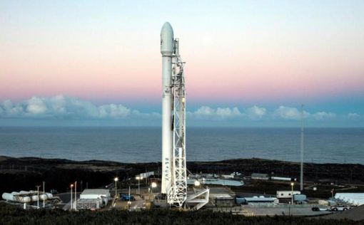 Маск отправил Falcon 9 покорять космос