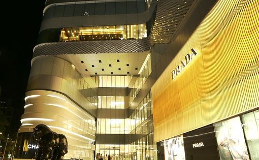 Prada покупает Versace за $1,375 млрд: детали крупнейшей сделки в мире моды
